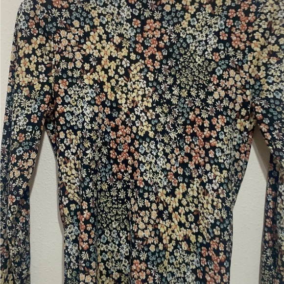 Fitted Yellow and Black Long Sleeve backless mockneck Blouse - Picture 4 of 10